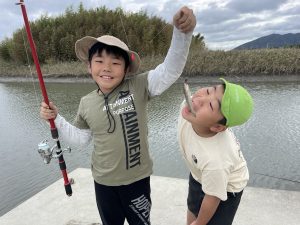 Read more about the article 10月 水辺の教室　「はぜはどこに住んでいるの？」〜はぜを釣ろう〜