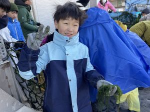 Read more about the article 1月 水辺の教室　「すじあおのりってなあに？」〜すじ青のり加工体験〜